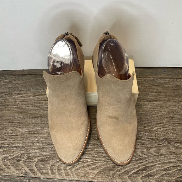 Lucky Brand Women’s Freelia Ankle boot. Suede. Size 7. Pre-owned. Some spots. - Picture 2 of 10